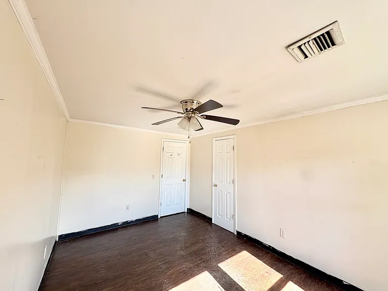 521 10th Ave #4 — Photo 9
