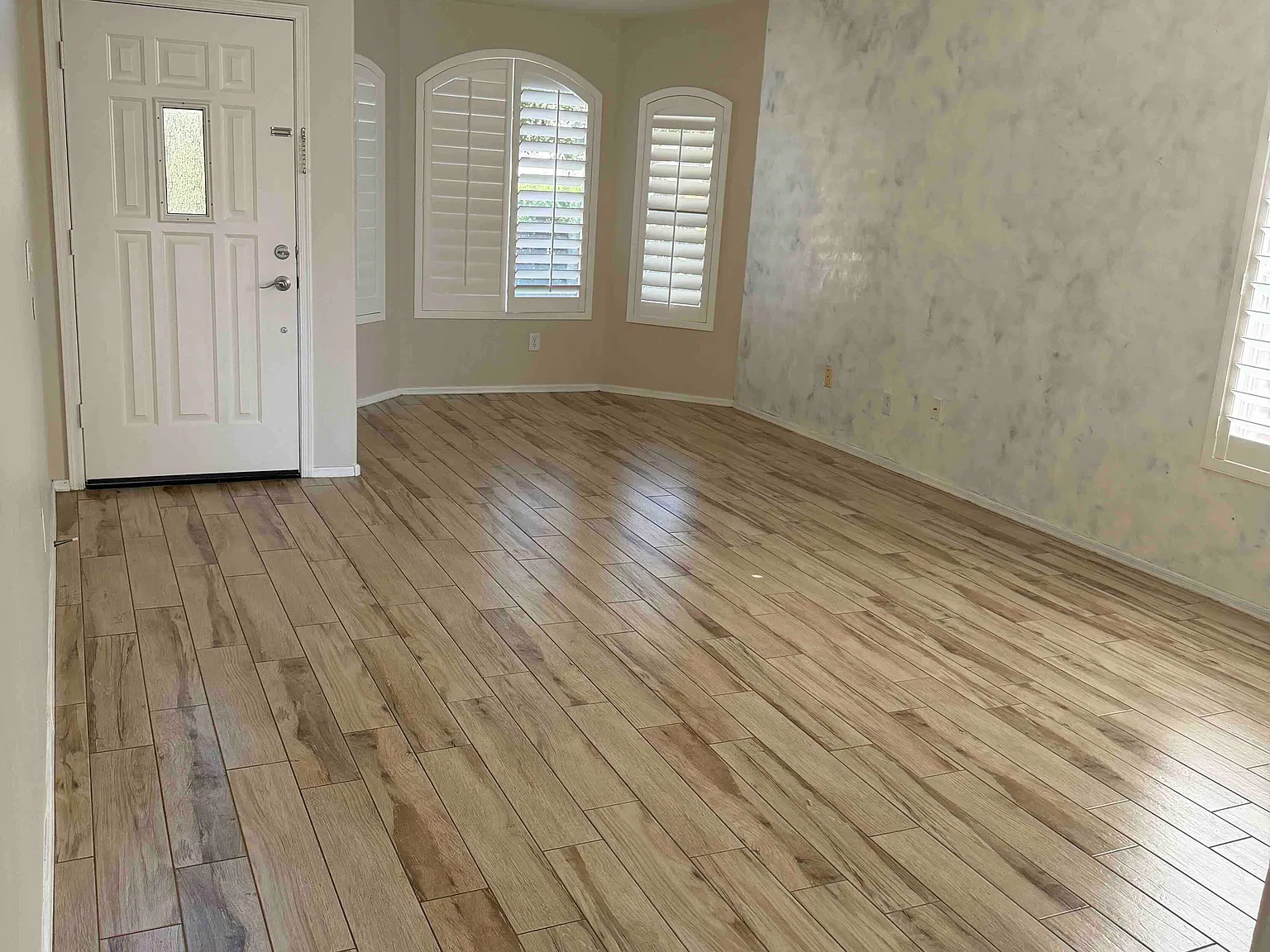 4 bed, 2.5 bath, 2041 sqft, $3,400 — Photo 3