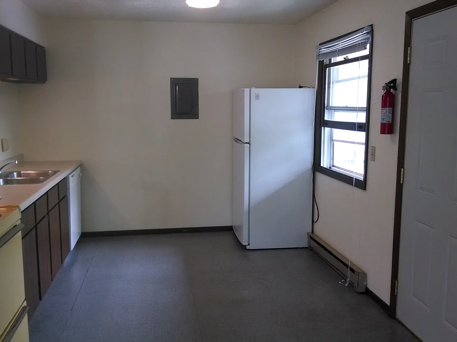 3 bed, $1,140 — Photo 3
