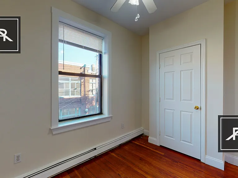 17 Linden St #2 — Photo 6