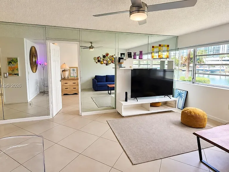 220 Kings Point Dr #105 — Photo 6