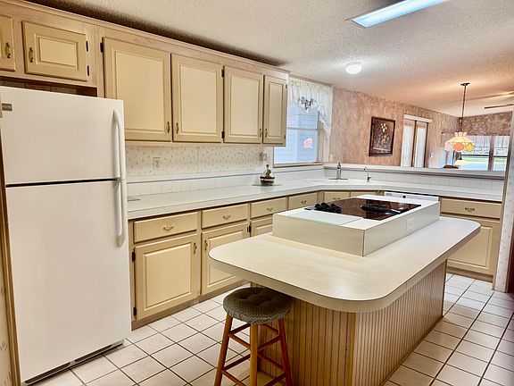 4th image of 1704 SW 35th Circle