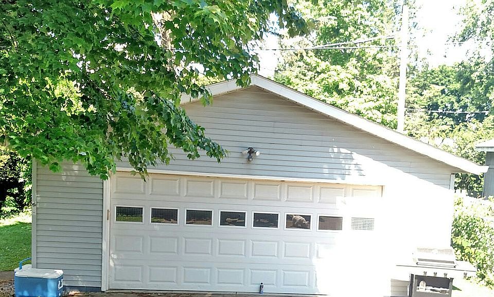 2.5 car garage