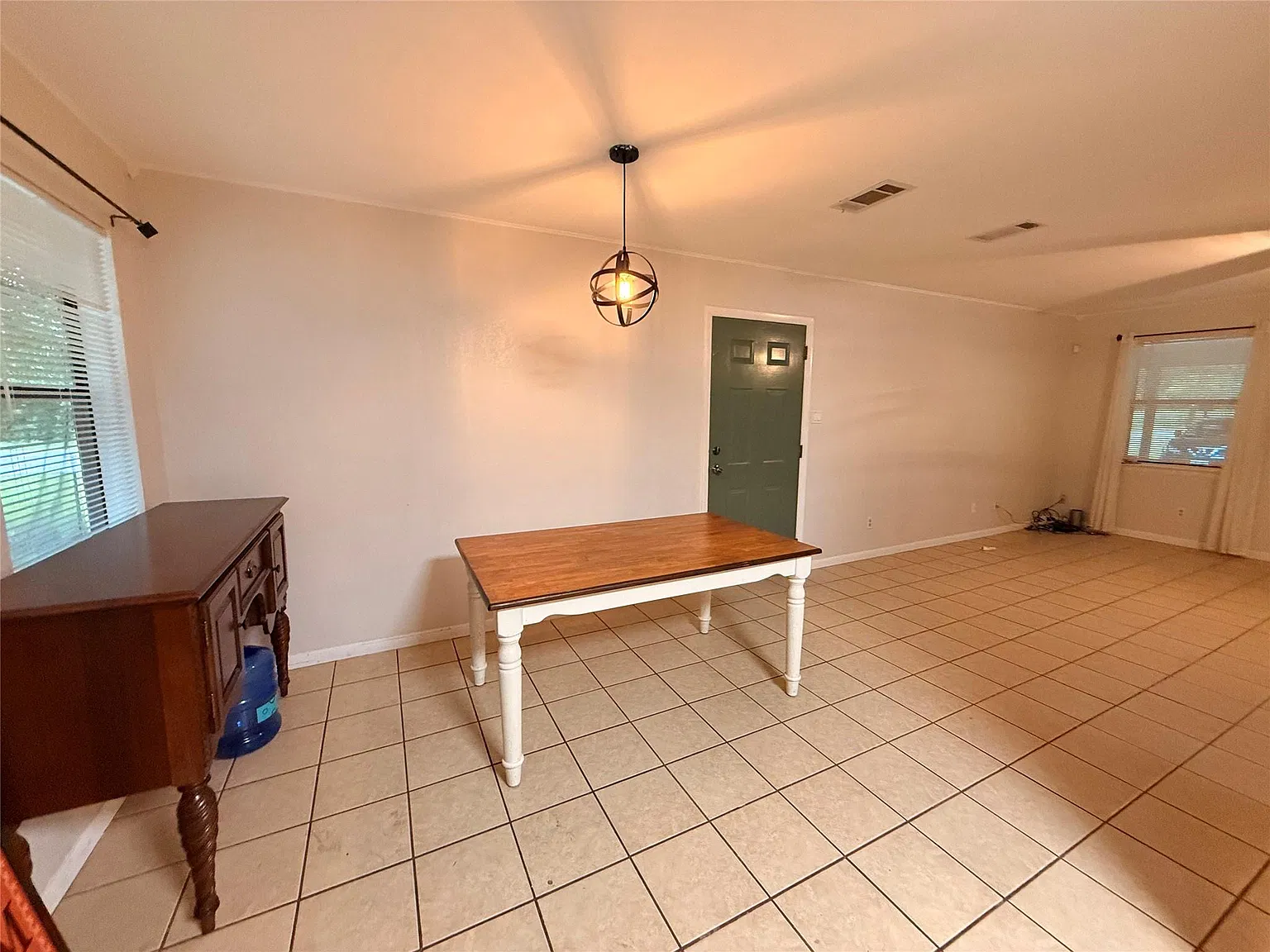 3 bed, 2.0 bath, 1344 sqft, $1,800 — Photo 4