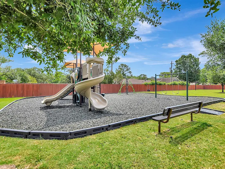13219 Parkway Hills Dr — Photo 46