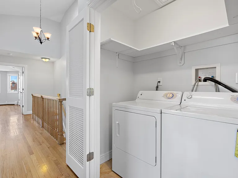 376 Aurora Ave #B — Photo 6