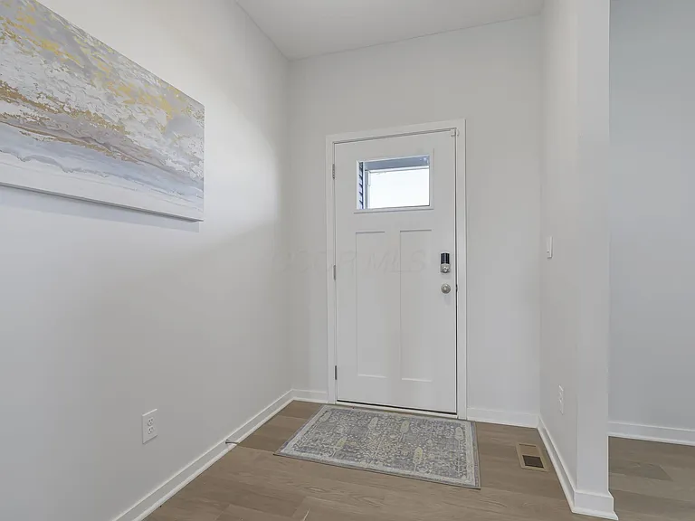 758 Leslie Dr — Photo 3