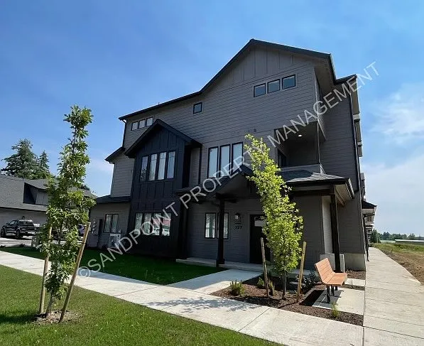2 bed, 2.5 bath, 1350 sqft, $1,995 — Photo 3