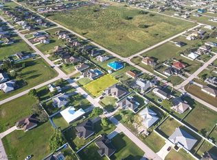 1306 NE 4th Pl, Cape Coral, FL 33909
