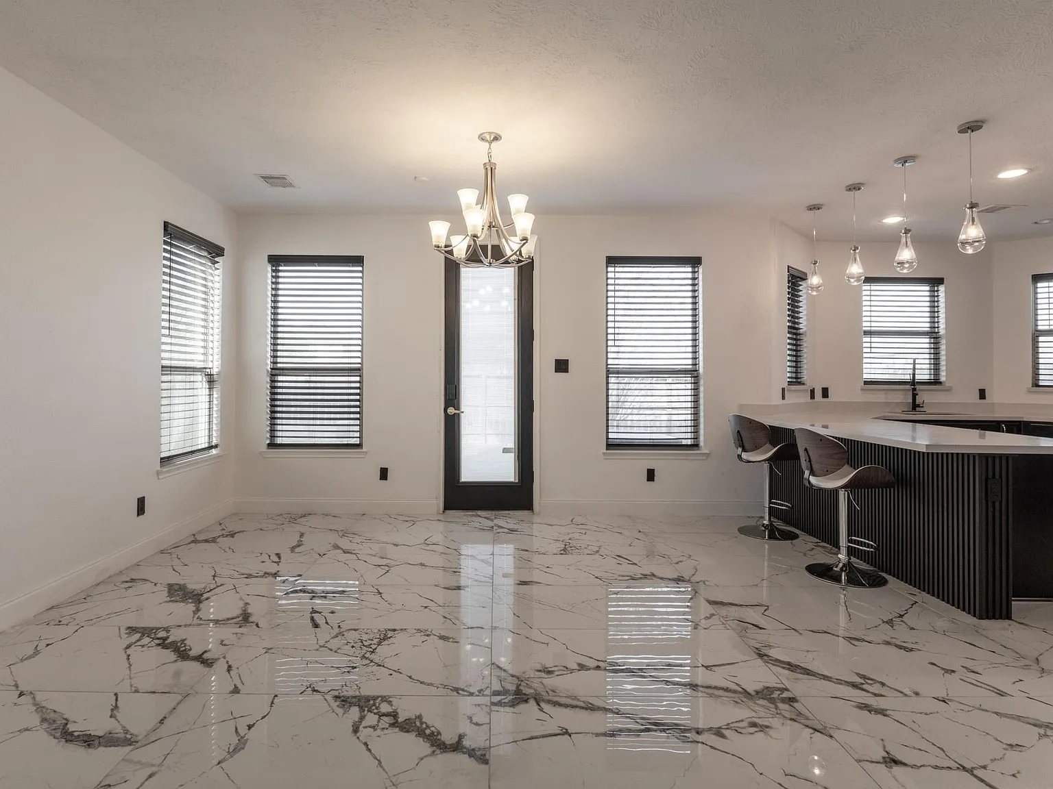 3 bed, 2.5 bath, 2162 sqft, $2,400 — Photo 4