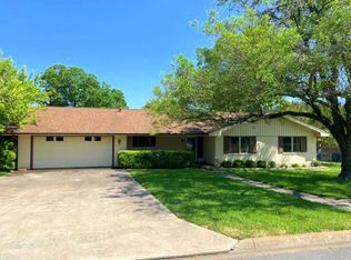 111 Spanish Oak Ln, Center Point, TX 78010