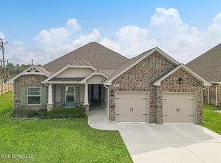 8076 Village Green Dr, Biloxi, MS 39532
