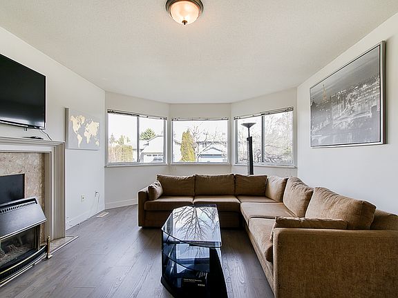 5th image of 1915 159a St