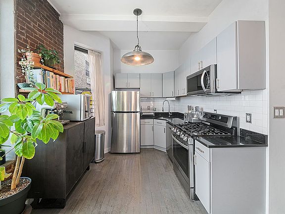 4th image of 156 Pulaski St APT 1C