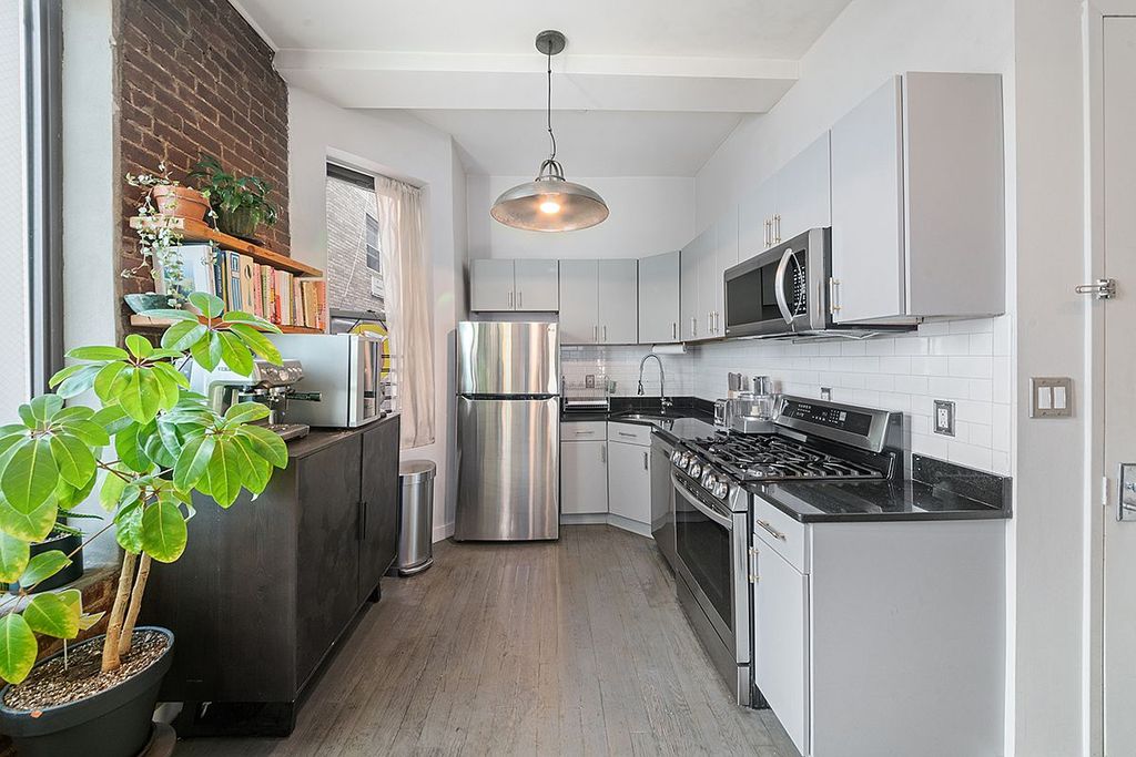 156 Pulaski St APT 1C, Brooklyn, NY - View 4