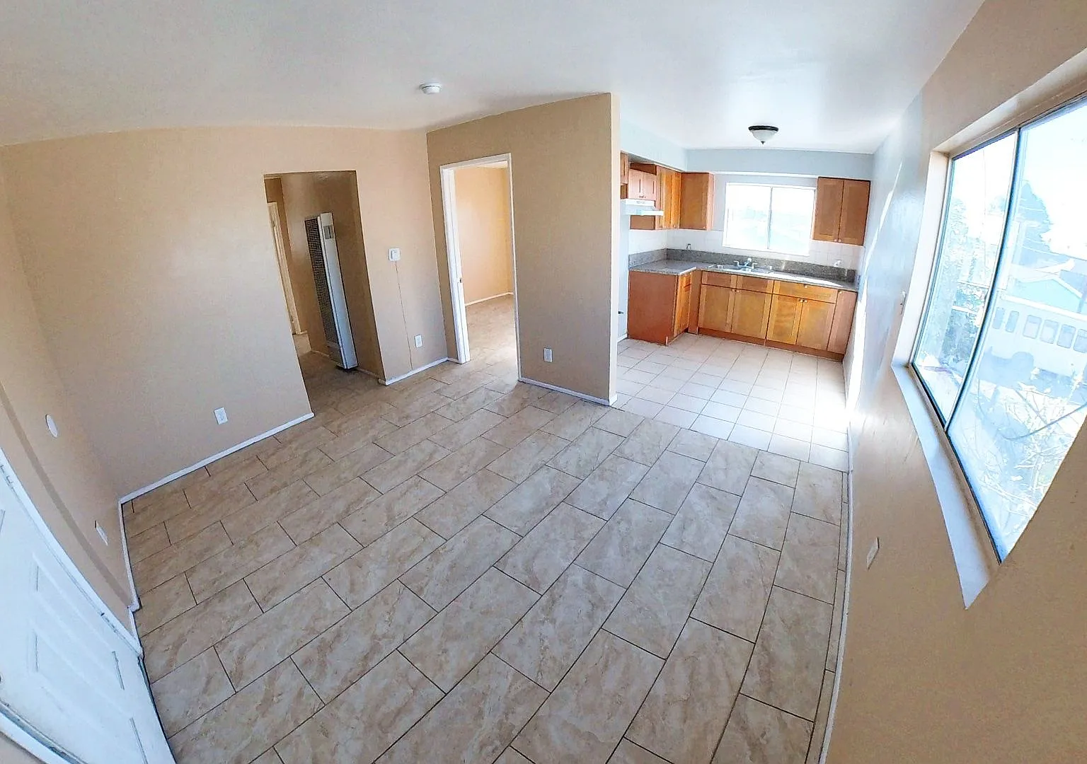 8925 Broadway — Photo 3