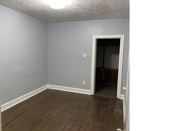 3rd image of 6515 S Maplewood Ave #1