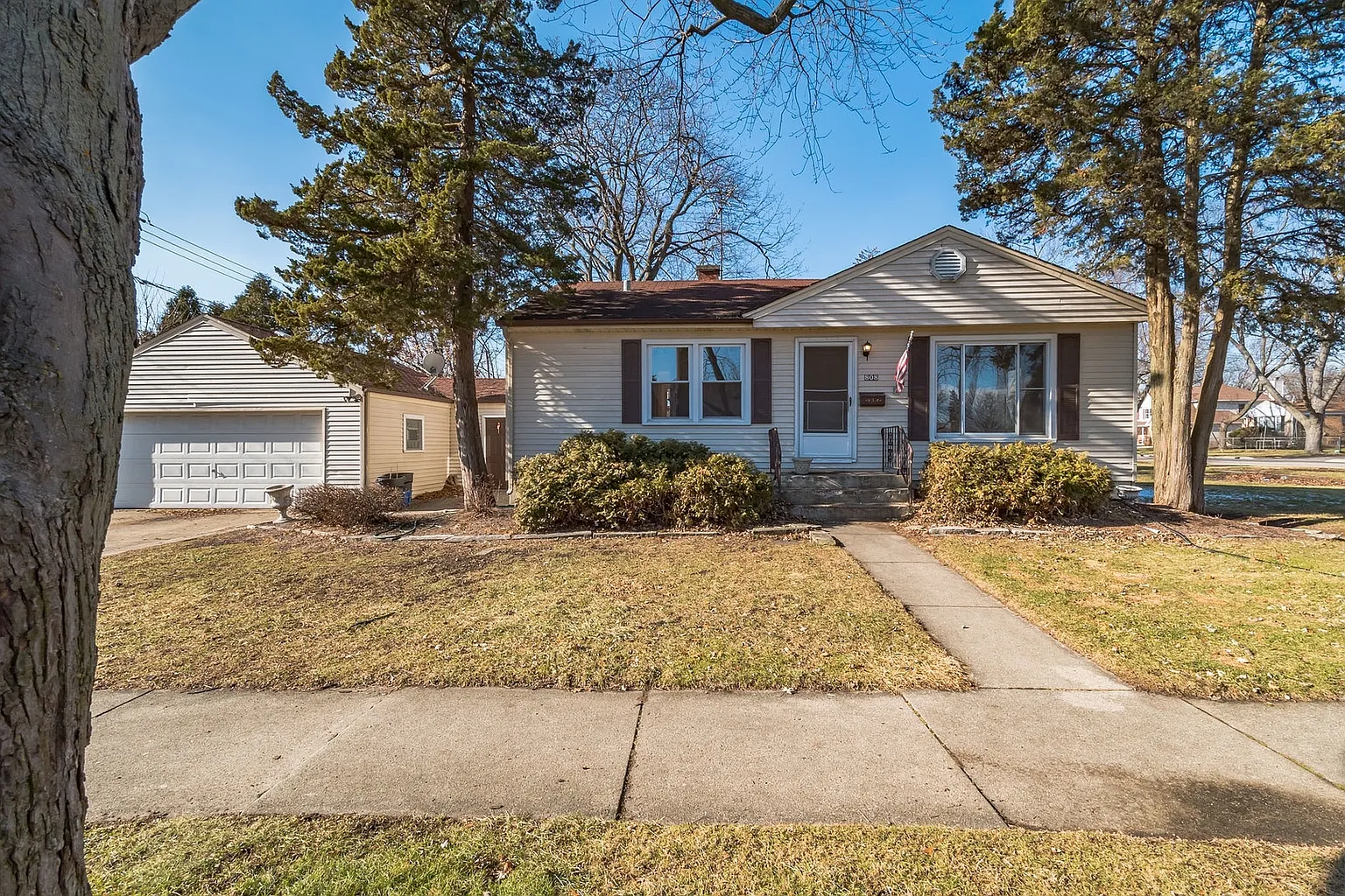 808 S Harvard Ave photo 1