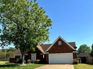 1965 Paddock Ln, Southaven, MS 38671