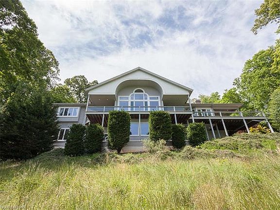 2nd image of 4 Hickory Vista Ln