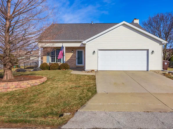 906 Hollie Dr, Heyworth, IL 61745