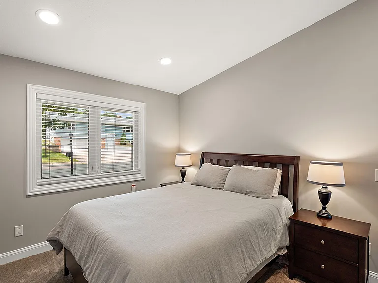 118 Lakeside Dr — Photo 17