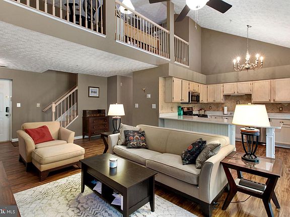 4th image of 619 Admiral Dr Unit 402