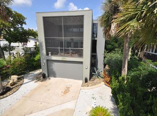 360 Beach Ave, Atlantic Beach, FL 32233