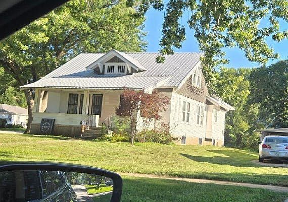 2nd image of 808 Ring St