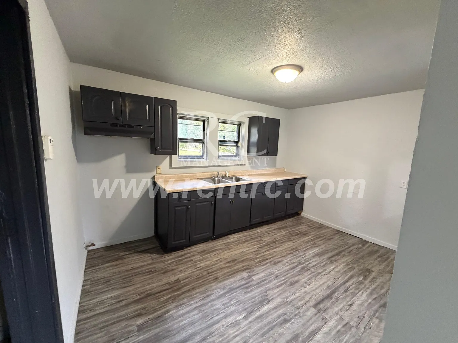 3 bed, 1150 sqft, $750 — Photo 3