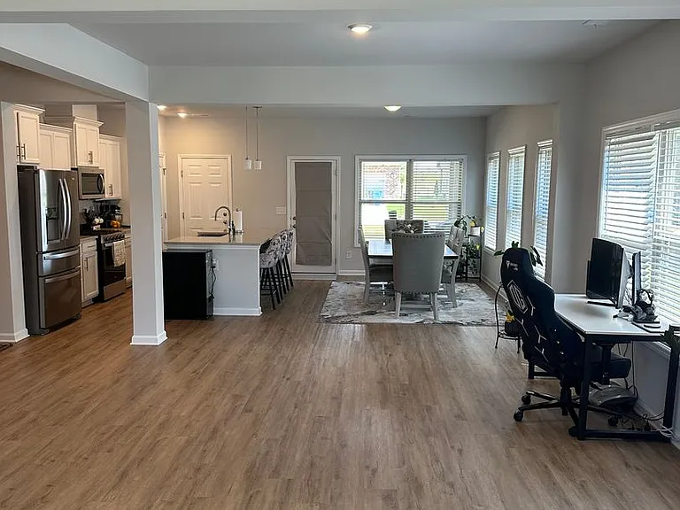 17428 Chelsea St — Photo 3
