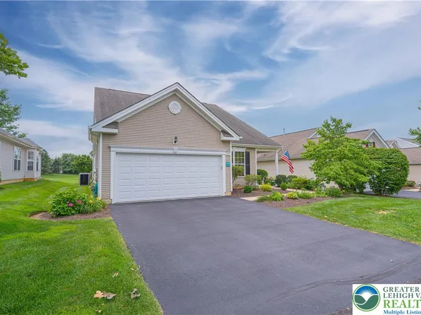 2114 Four Seasons Blvd, Macungie, PA 18062