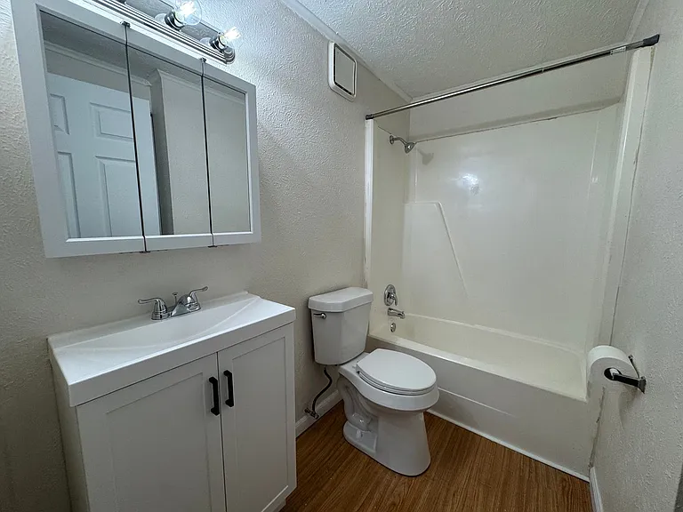 Greenleaf Apartments — Photo 26