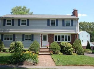 3 Adams Cir, Woburn, MA 01801