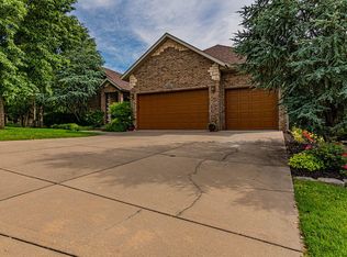 143 Roark Hills Dr, Branson, MO 65616