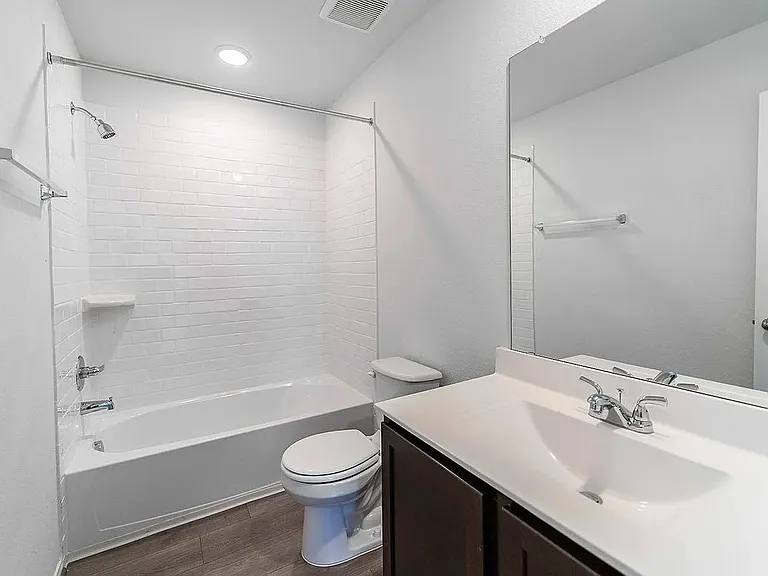 515 Clearlake Dr — Photo 10