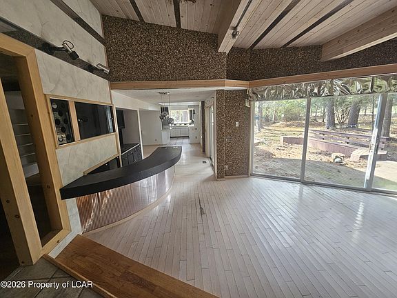 3rd image of 432 Upper Swiftwater Rd