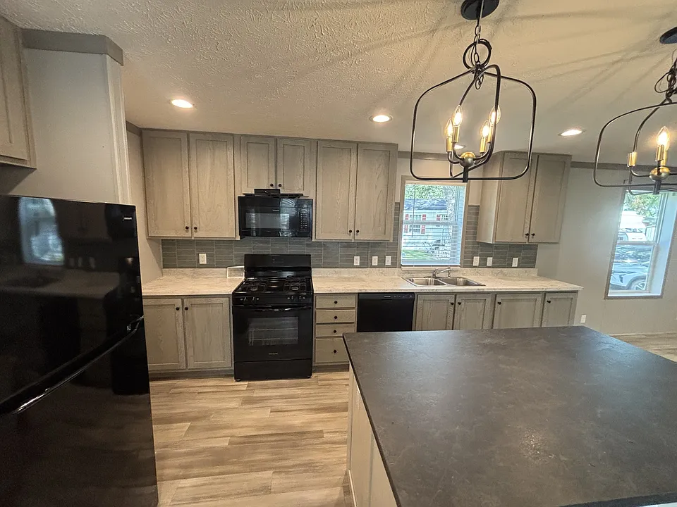 352 Stratford Ct #352