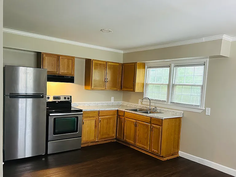 210 Park Ave #B — Photo 13