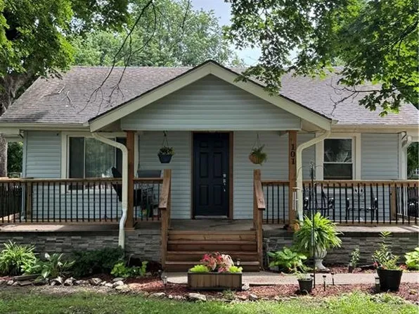 101 NE 83rd St, Kansas City, MO 64118
