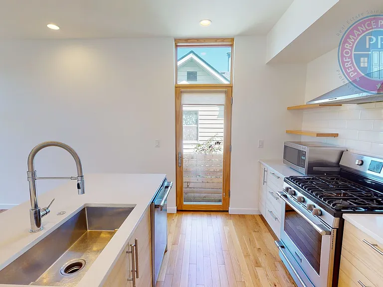 1010 SE 42nd Ave #&-4204 — Photo 7