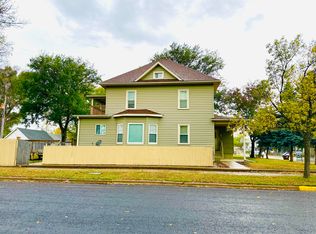 423 E 1st Ave, Mitchell, SD 57301