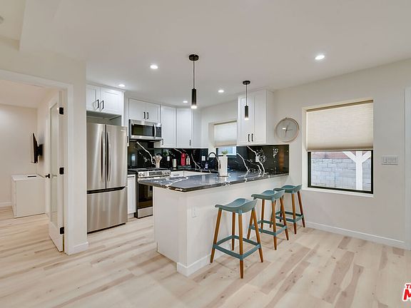 2nd image of 918 N San Vicente Blvd #C