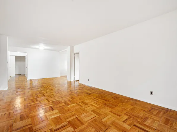 3130 Grand Concourse image 7 of 26