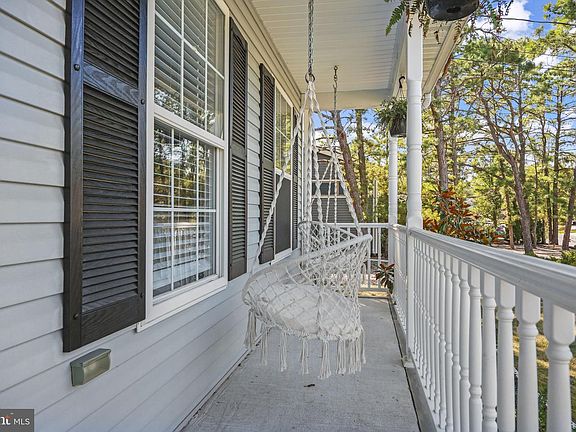 3rd image of 1009 Beach Ln