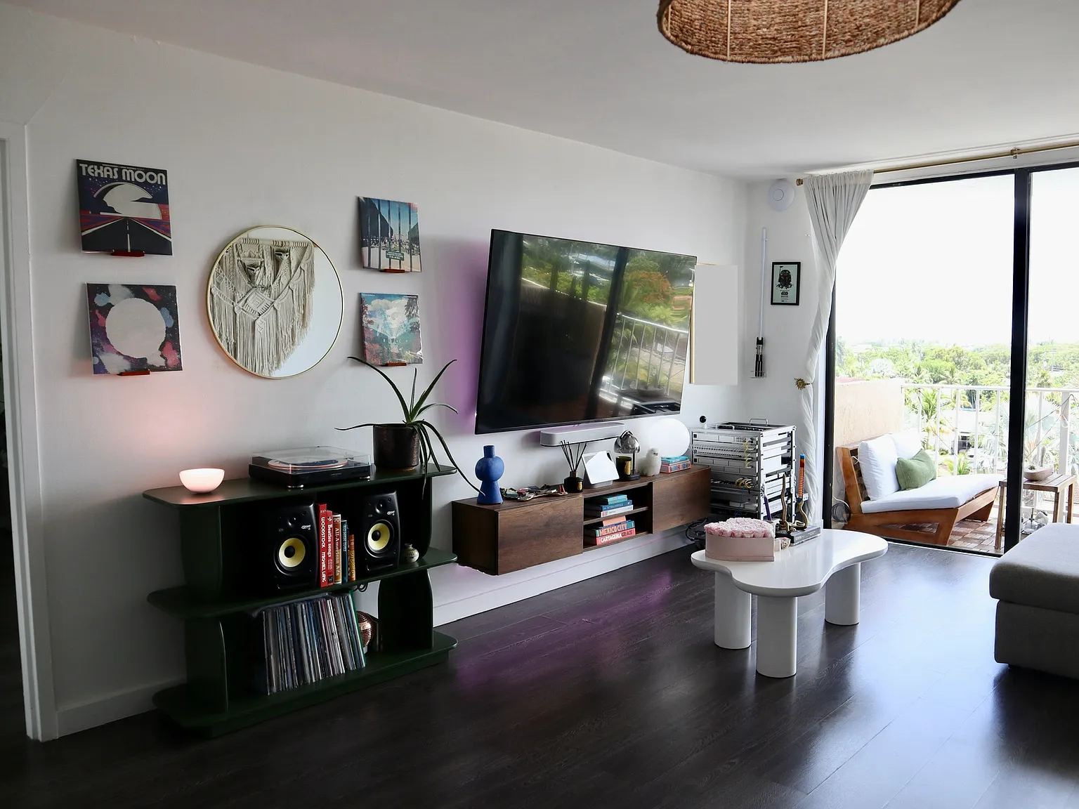 1 bed, 723 sqft, $2,100 — Photo 2