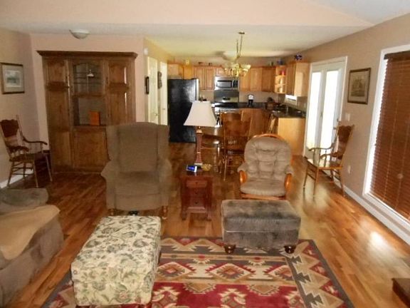 5th image of 1124 South Ln