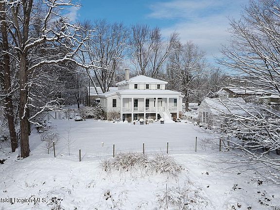 5th image of 3705 Main Street