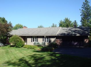 60 Knolls Rd, Williamstown, MA 01267