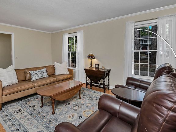 5th image of 3606 Greenleaf Rd